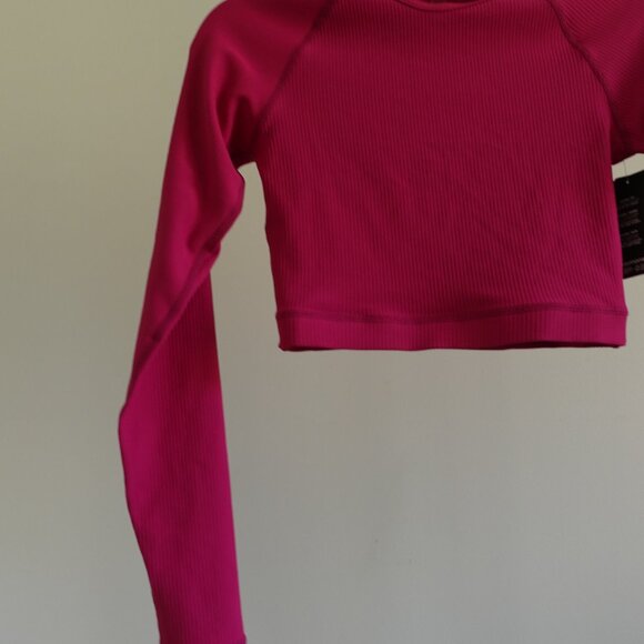 New With Tags Simons Ribbed Cropped Gym Top - Size P/S - Picture 6 of 12